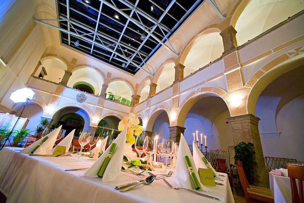 Jufa Hotel Schloss Roethelstein 아드몬트 레스토랑 사진